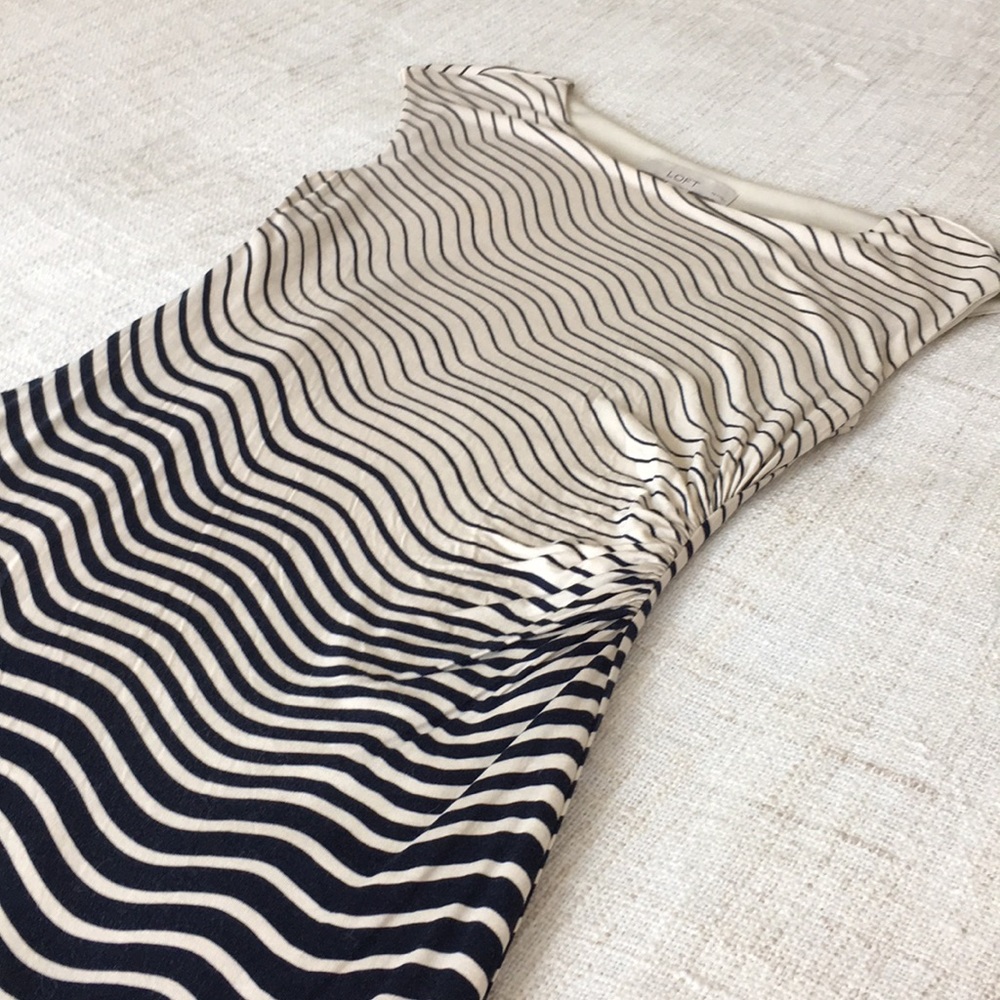 LOFT wave print side shirred cap sleeve dress